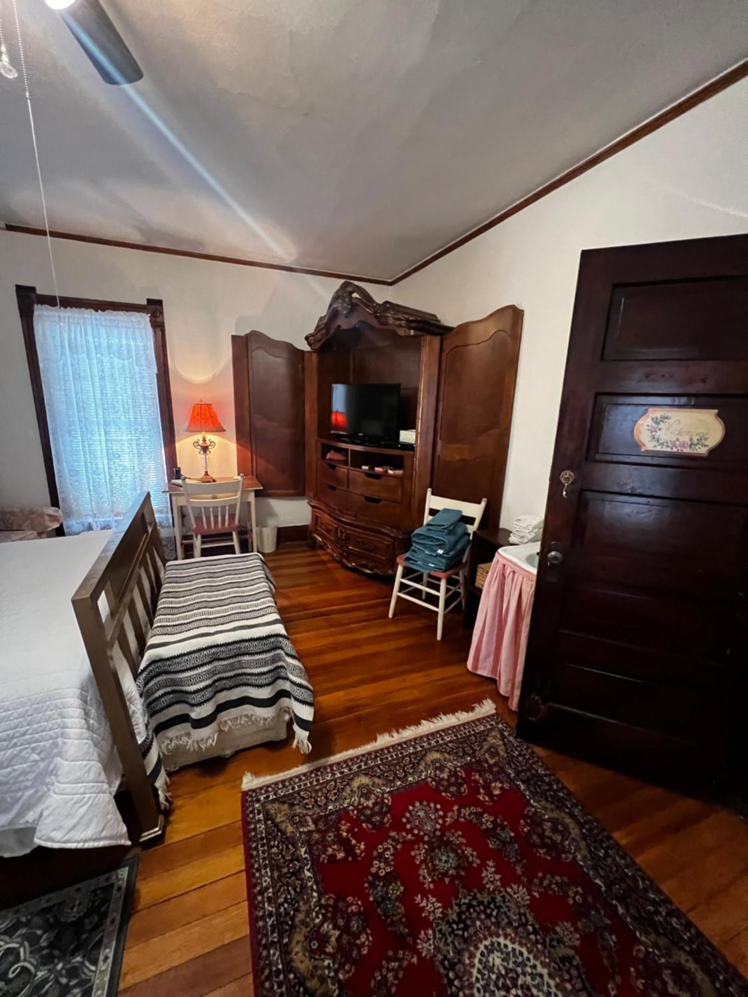 Bed & Breakfast Hearts Desire *